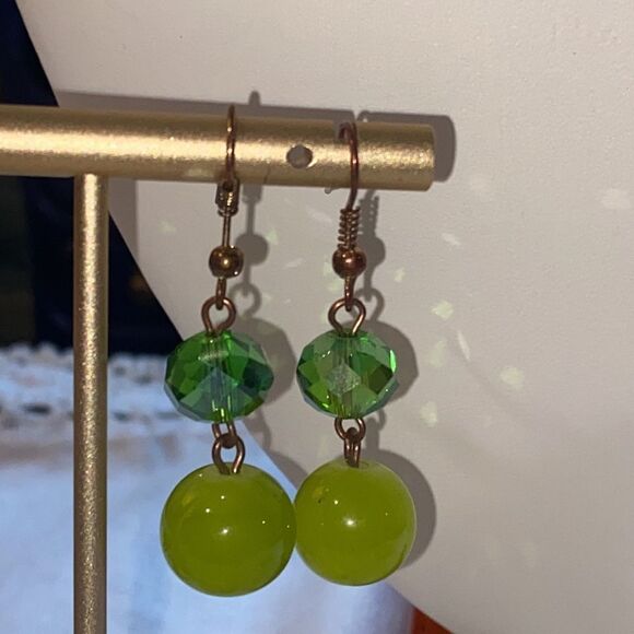 Natural Green Wire Necklace & Matching Natural Green Earrings with French Hooks - Picture 14 of 14